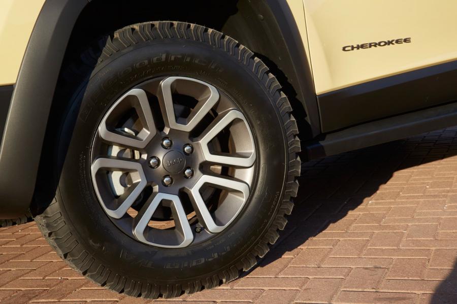  Jeep Cherokee Adventurer Concept 2014 года  (фото 6 из 8)
